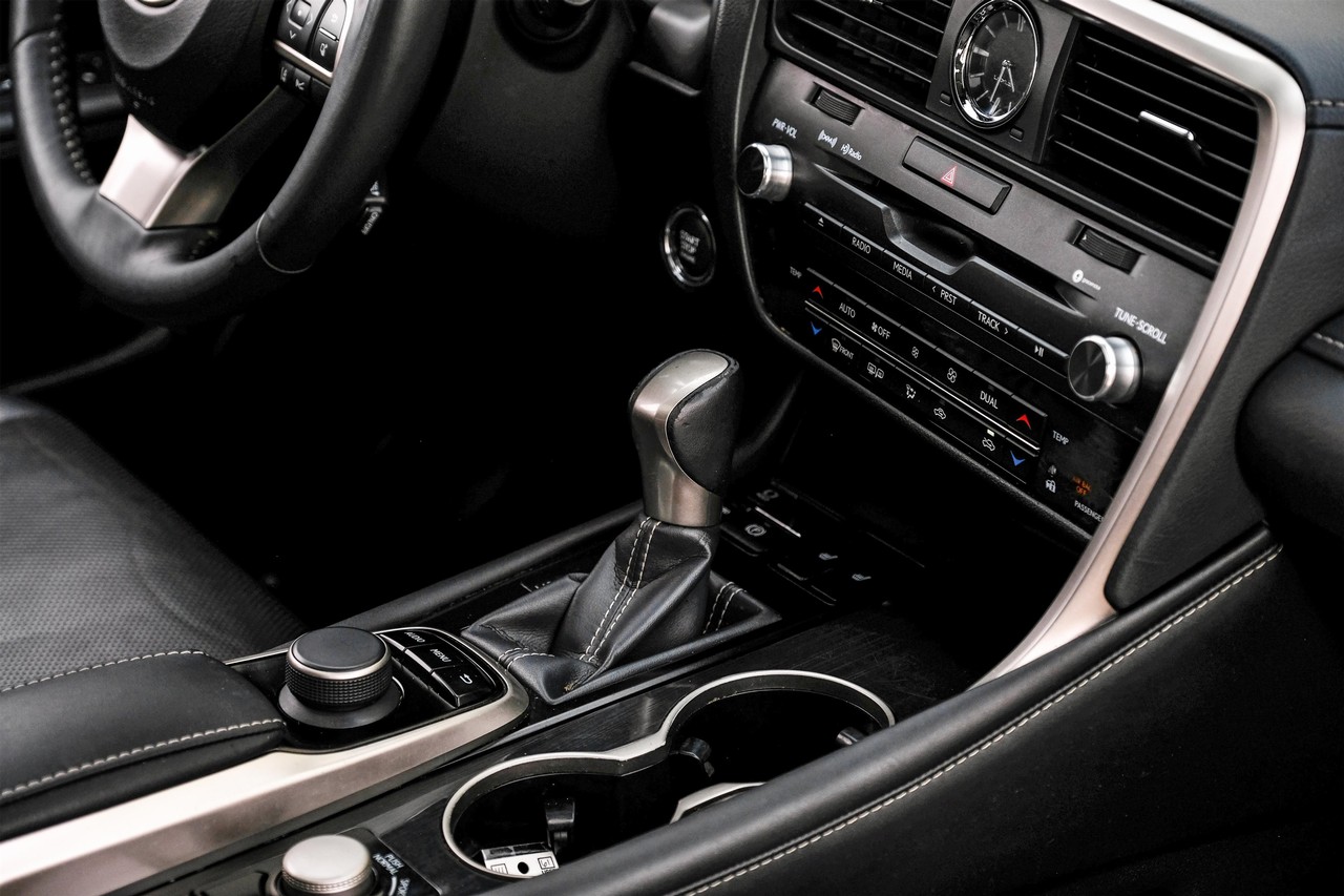 Lexus RX 350 Vehicle Main Gallery Image 24