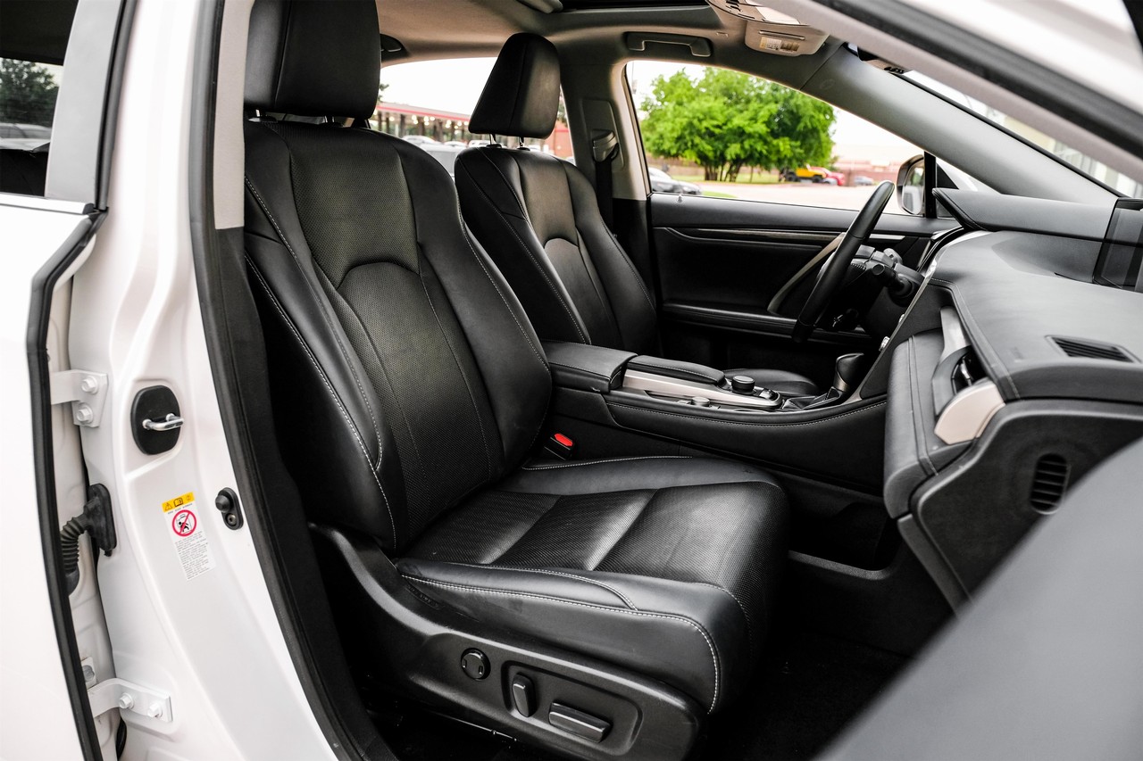 Lexus RX 350 Vehicle Main Gallery Image 34