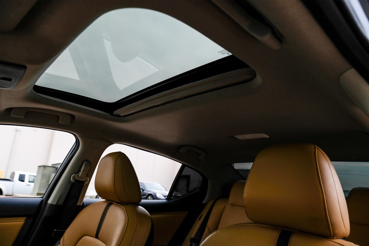 Nissan Sentra Vehicle Main Gallery Image 05