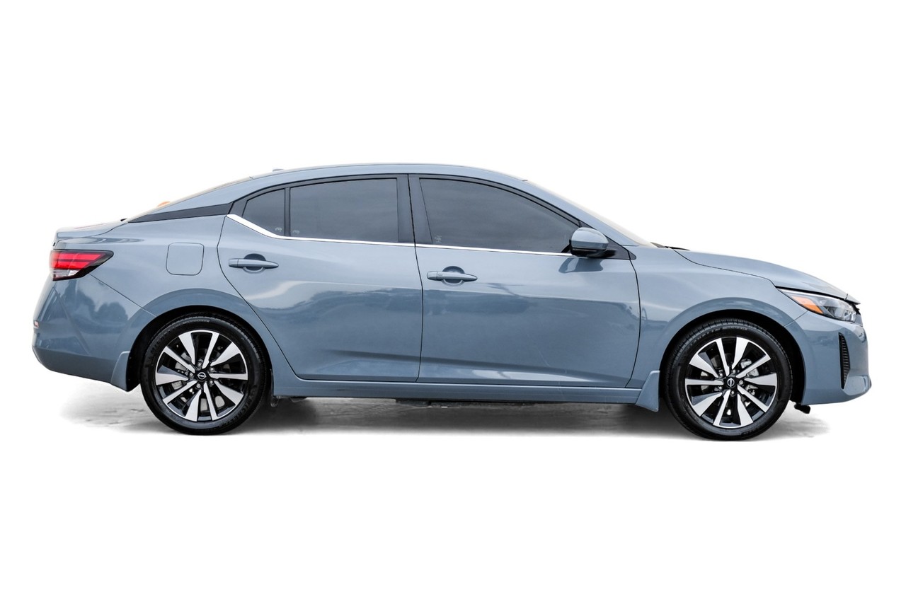 Nissan Sentra Vehicle Main Gallery Image 08