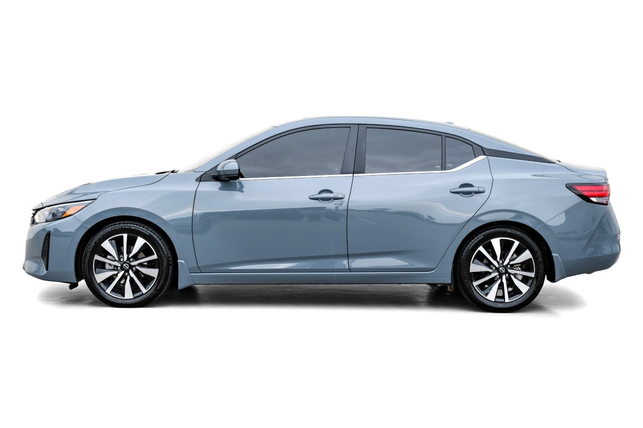 Nissan Sentra Vehicle Main Gallery Image 12