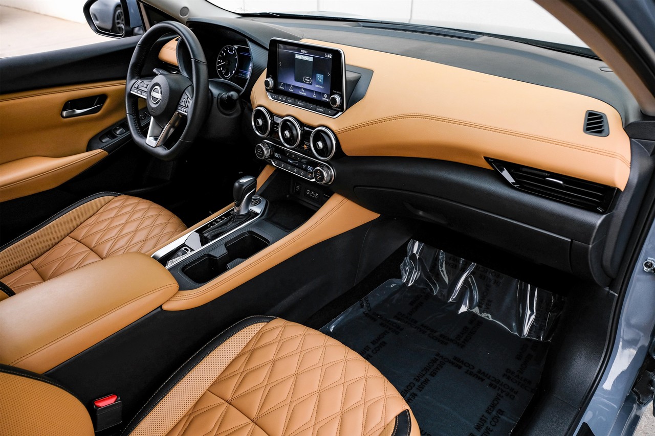 Nissan Sentra Vehicle Main Gallery Image 13