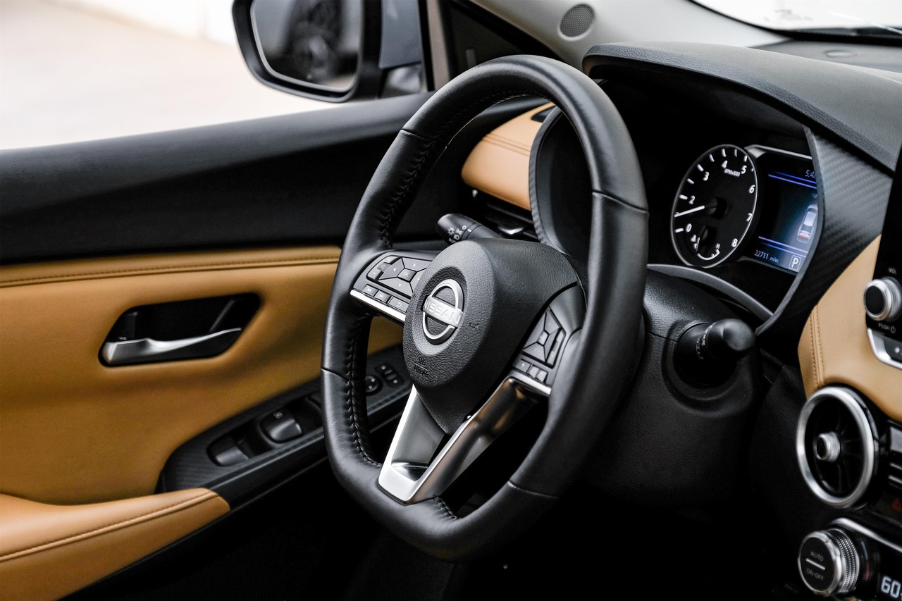 Nissan Sentra Vehicle Main Gallery Image 14