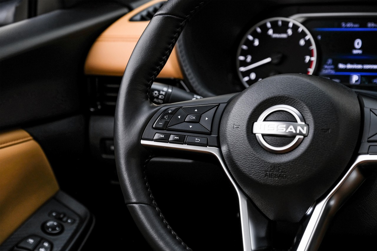 Nissan Sentra Vehicle Main Gallery Image 18