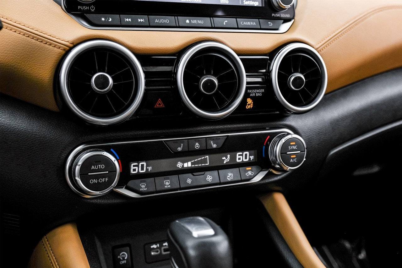 Nissan Sentra Vehicle Main Gallery Image 25