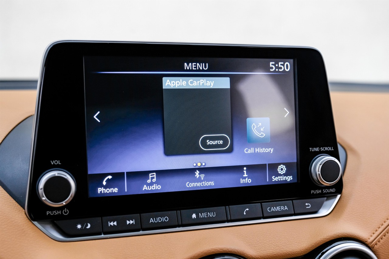 Nissan Sentra Vehicle Main Gallery Image 27