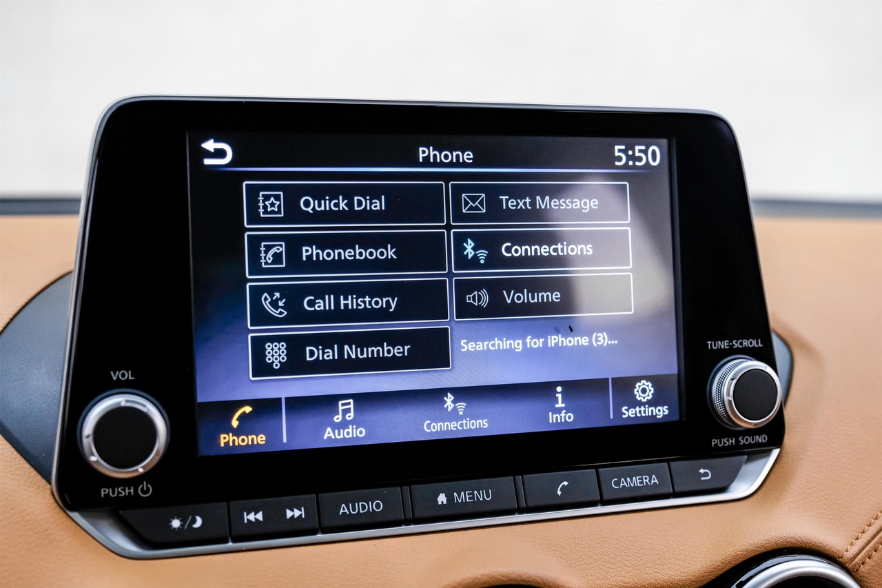 Nissan Sentra Vehicle Main Gallery Image 28