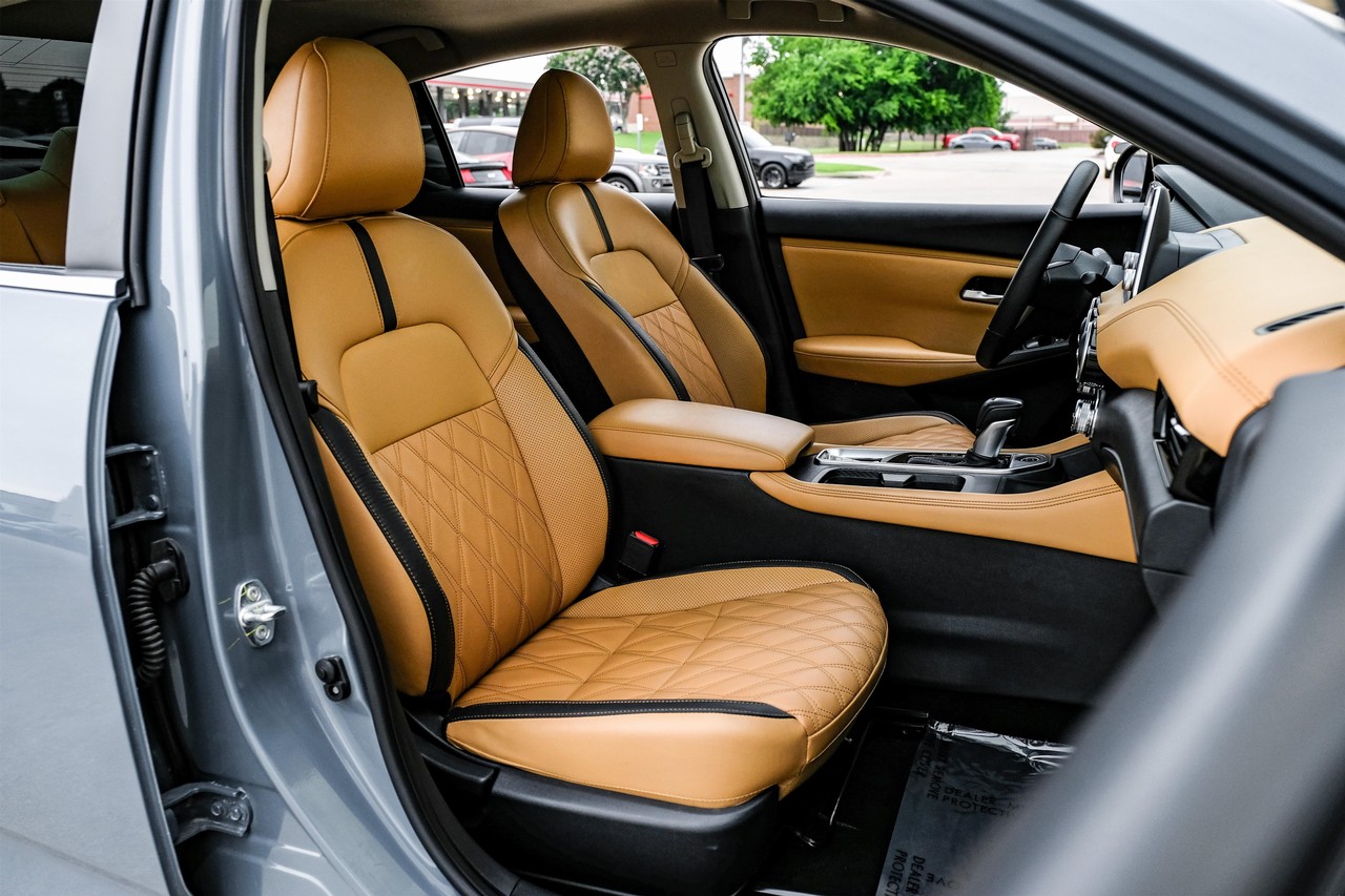 Nissan Sentra Vehicle Main Gallery Image 30