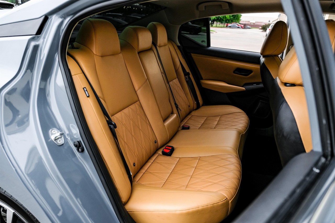 Nissan Sentra Vehicle Main Gallery Image 31