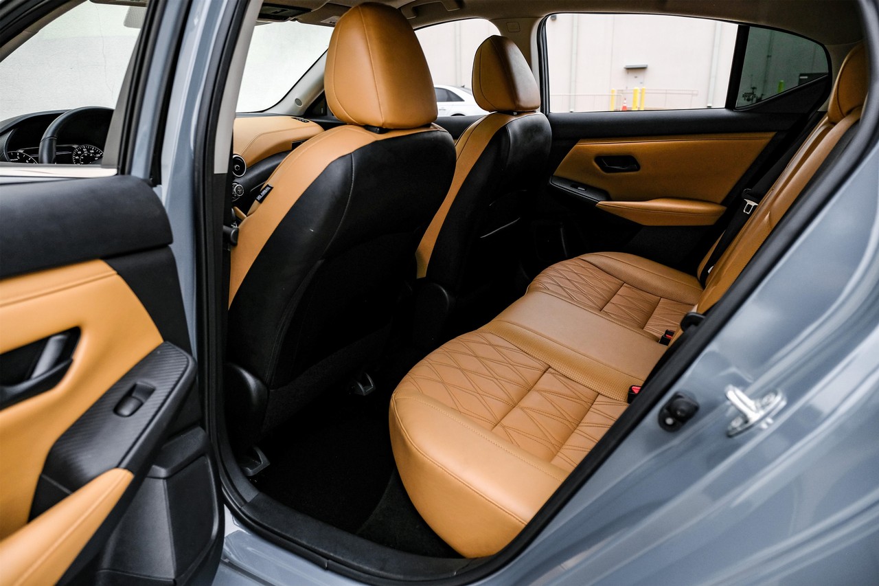 Nissan Sentra Vehicle Main Gallery Image 33