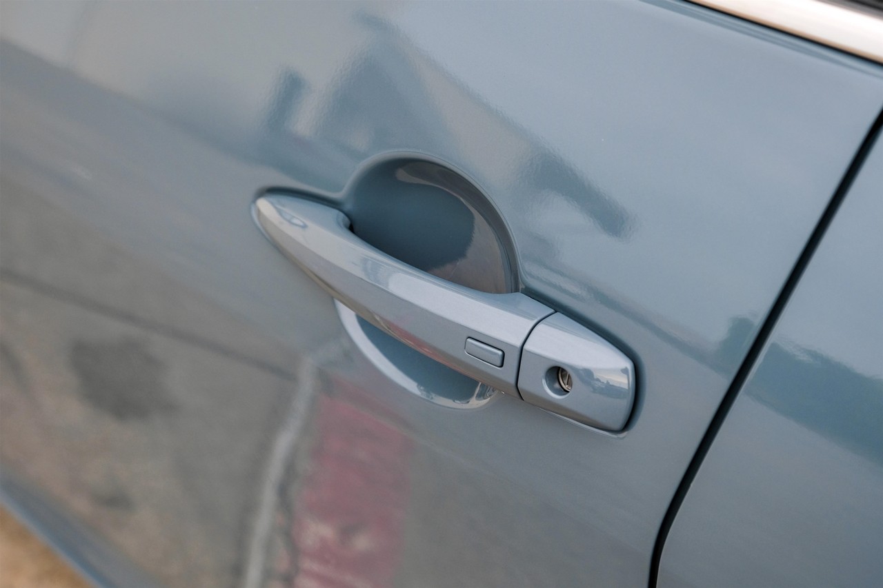 Nissan Sentra Vehicle Main Gallery Image 35