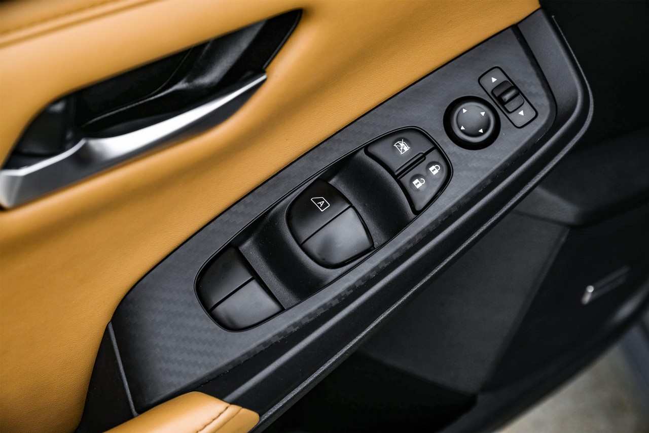 Nissan Sentra Vehicle Main Gallery Image 38