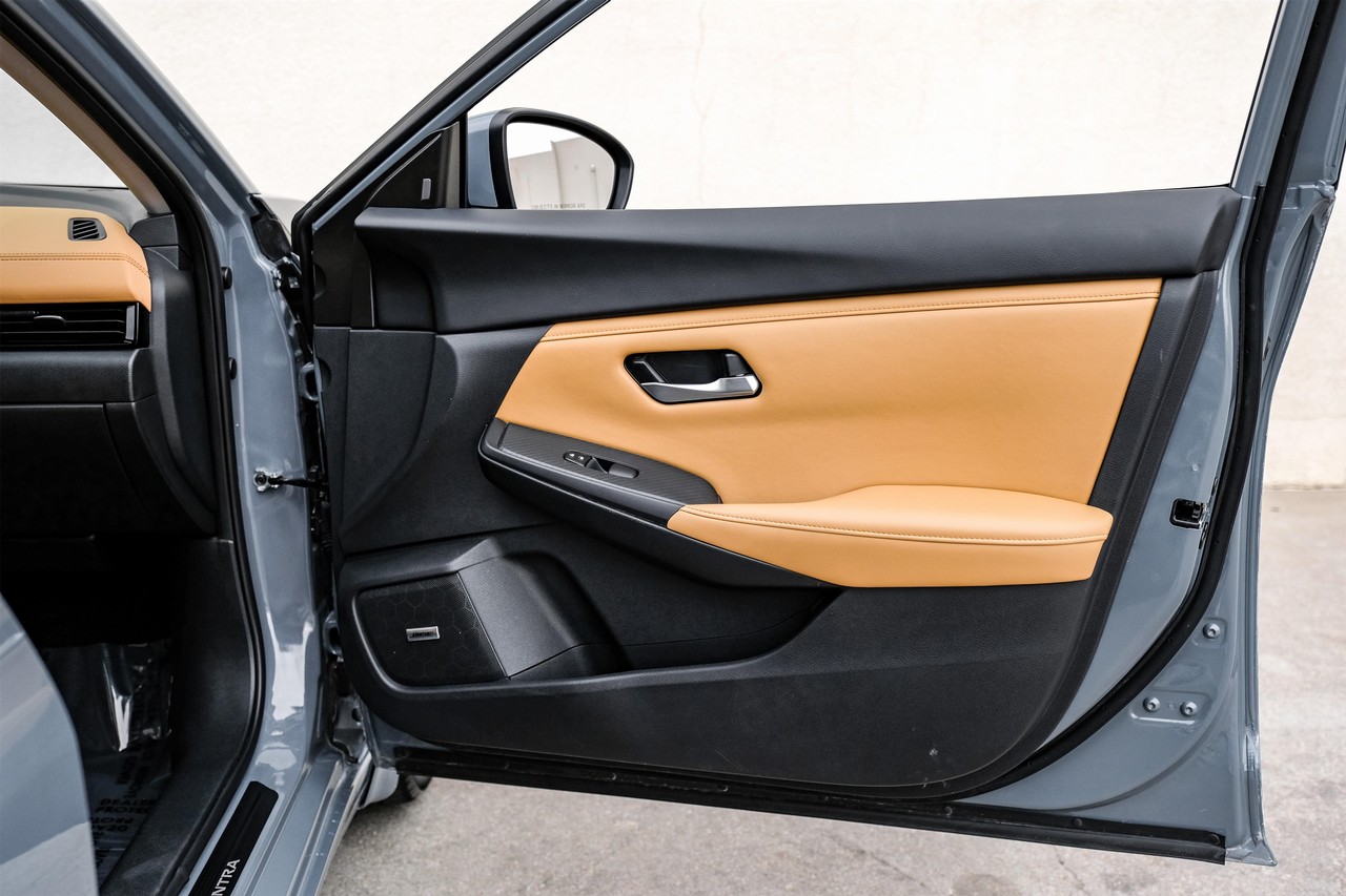 Nissan Sentra Vehicle Main Gallery Image 39