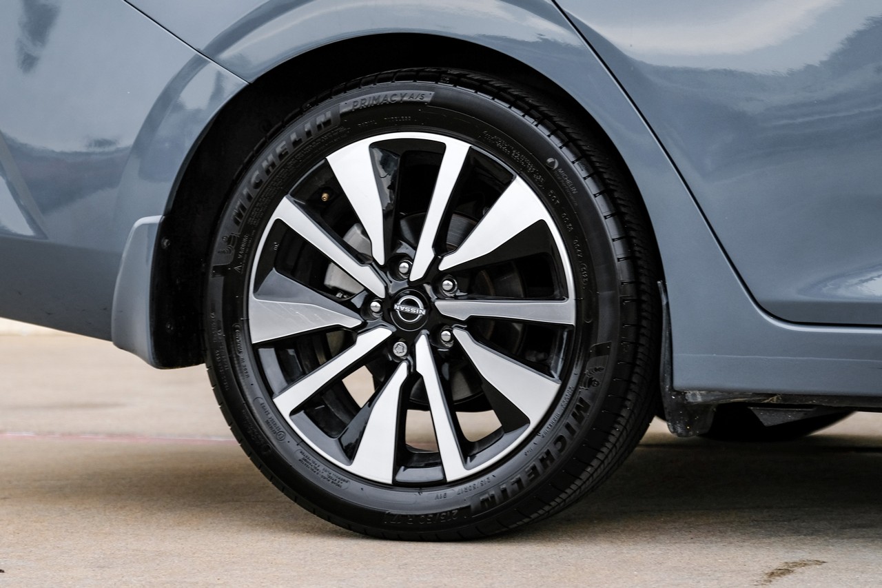 Nissan Sentra Vehicle Main Gallery Image 46