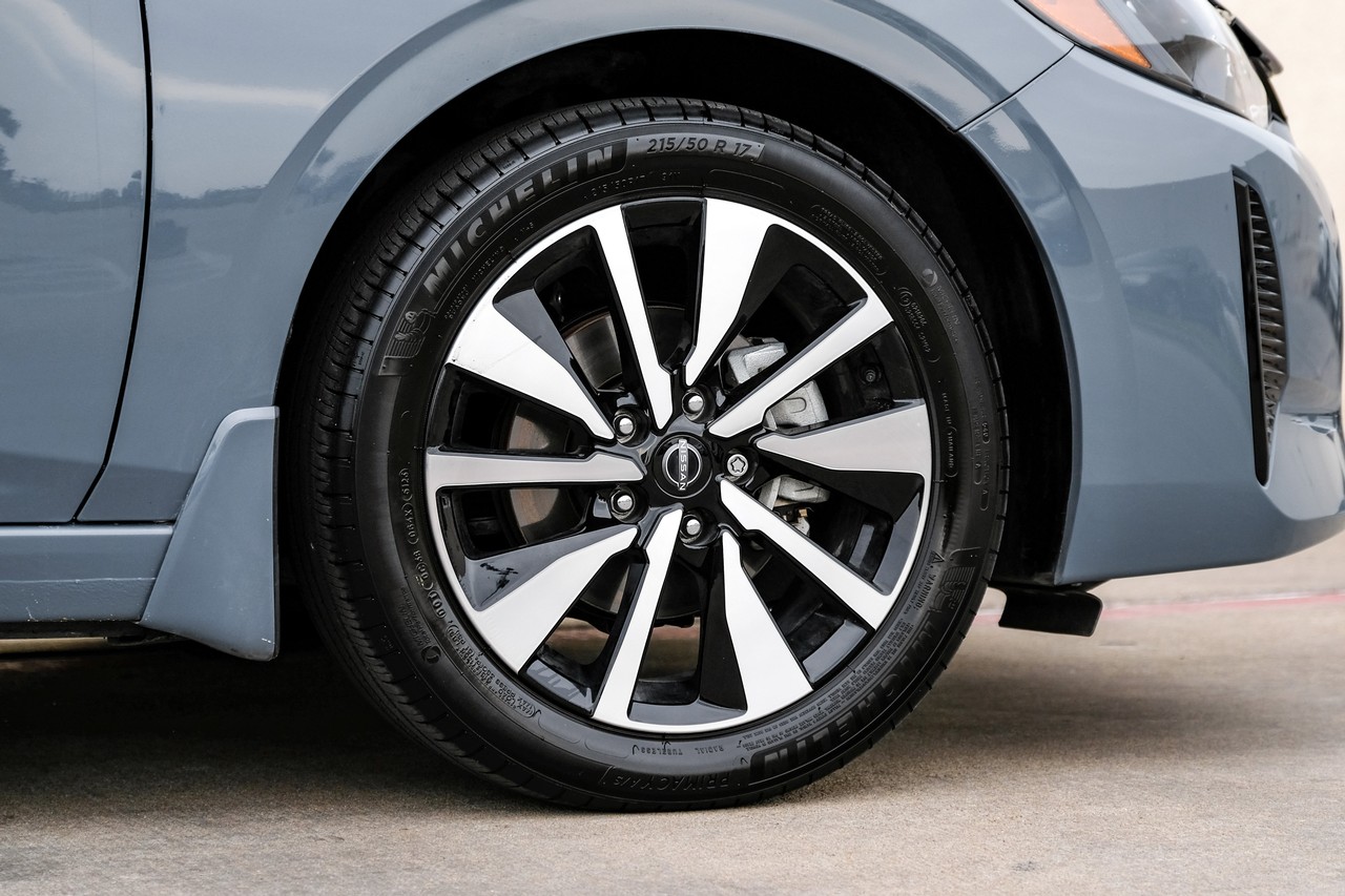 Nissan Sentra Vehicle Main Gallery Image 47