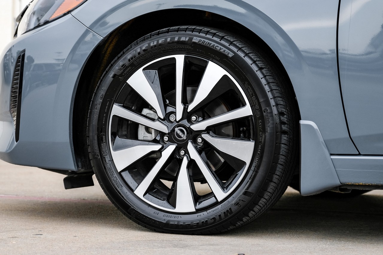 Nissan Sentra Vehicle Main Gallery Image 48
