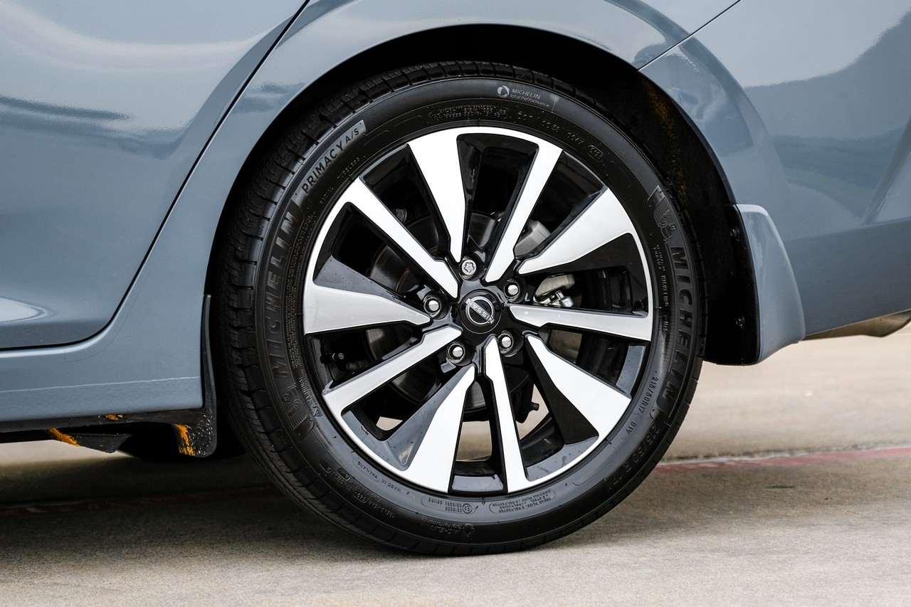 Nissan Sentra Vehicle Main Gallery Image 49
