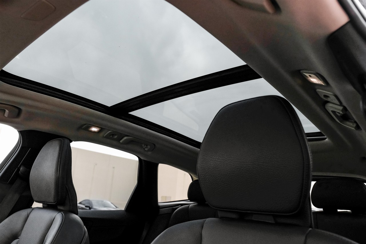 Volvo XC60 Vehicle Main Gallery Image 05