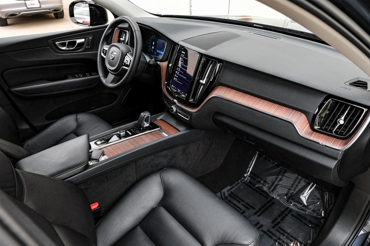 Volvo XC60 Vehicle Main Gallery Image 13