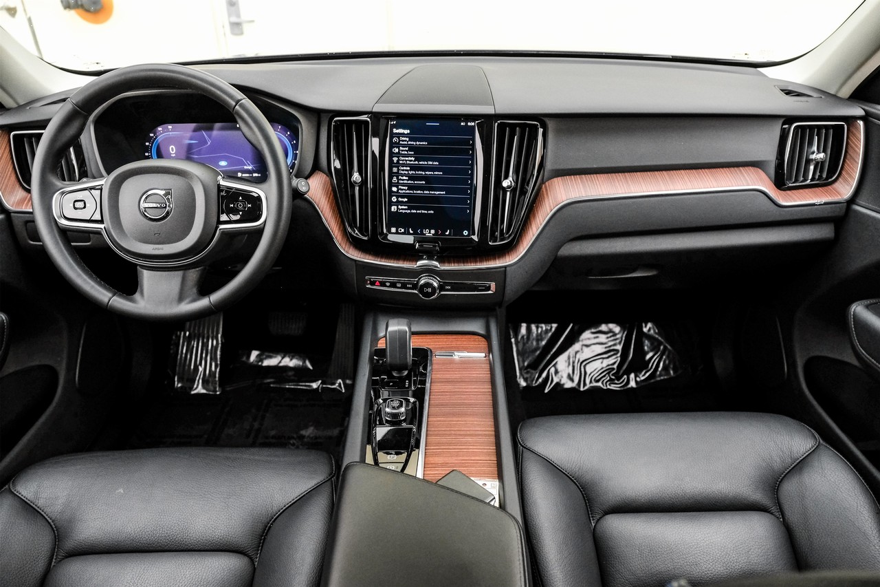 Volvo XC60 Vehicle Main Gallery Image 14