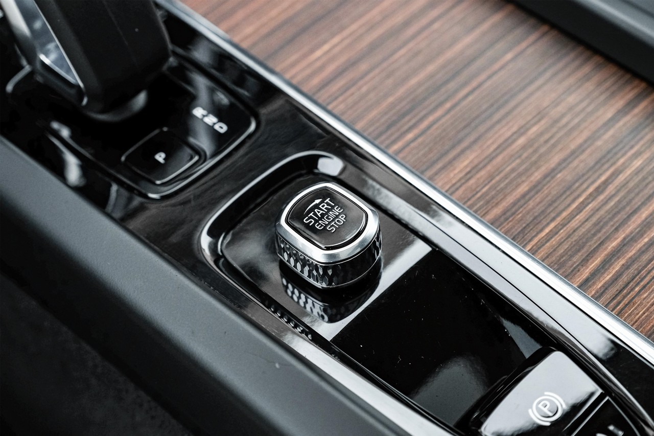 Volvo XC60 Vehicle Main Gallery Image 20