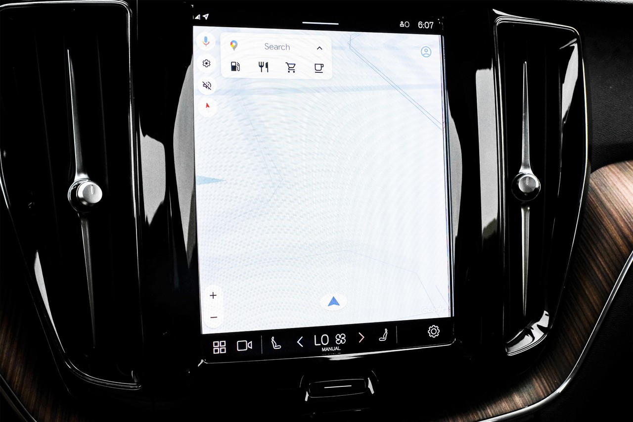 Volvo XC60 Vehicle Main Gallery Image 21