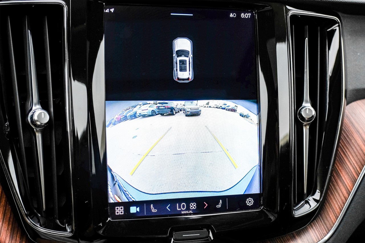 Volvo XC60 Vehicle Main Gallery Image 22