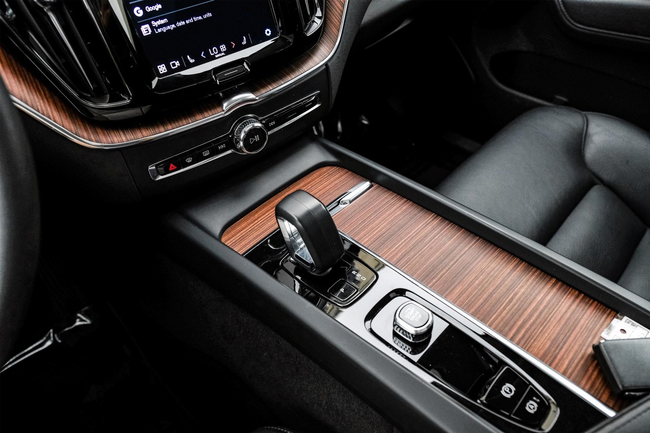 Volvo XC60 Vehicle Main Gallery Image 23