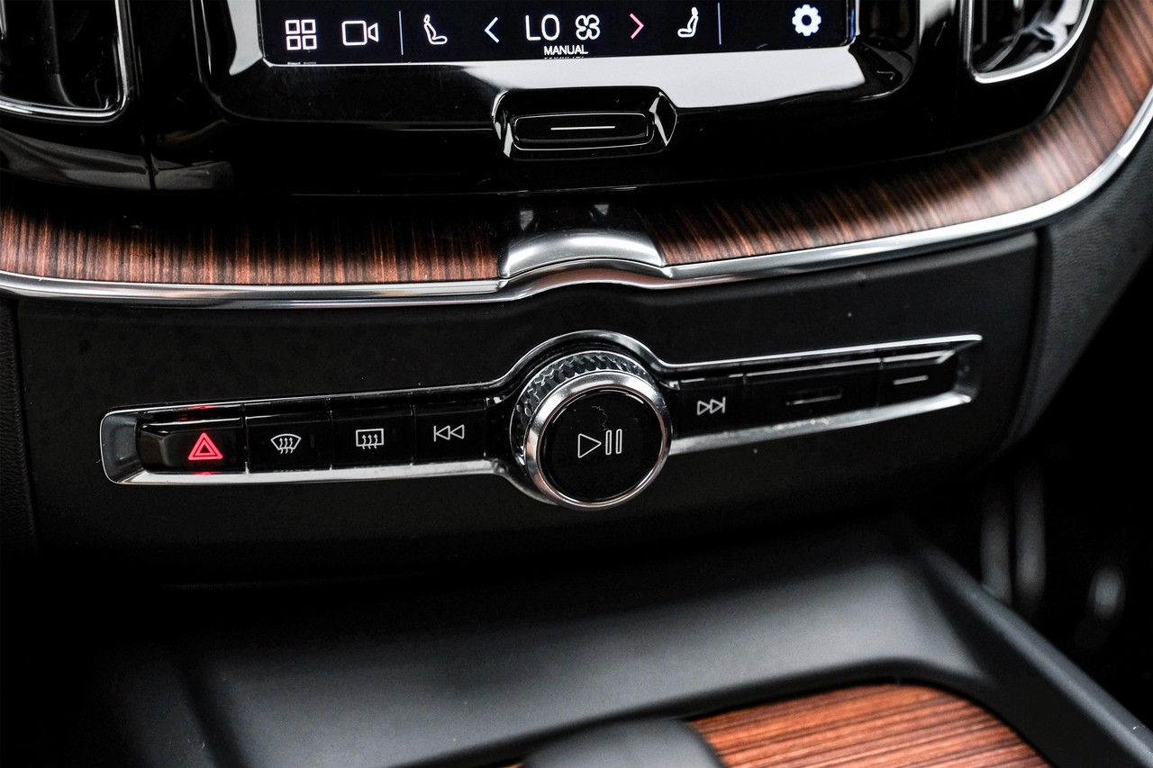 Volvo XC60 Vehicle Main Gallery Image 25