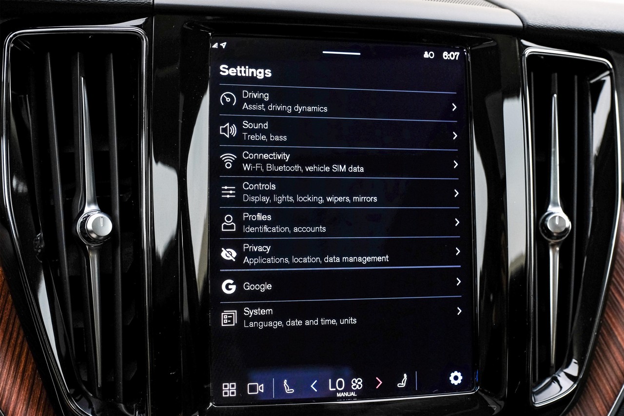 Volvo XC60 Vehicle Main Gallery Image 28