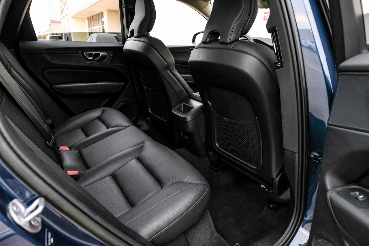 Volvo XC60 Vehicle Main Gallery Image 34