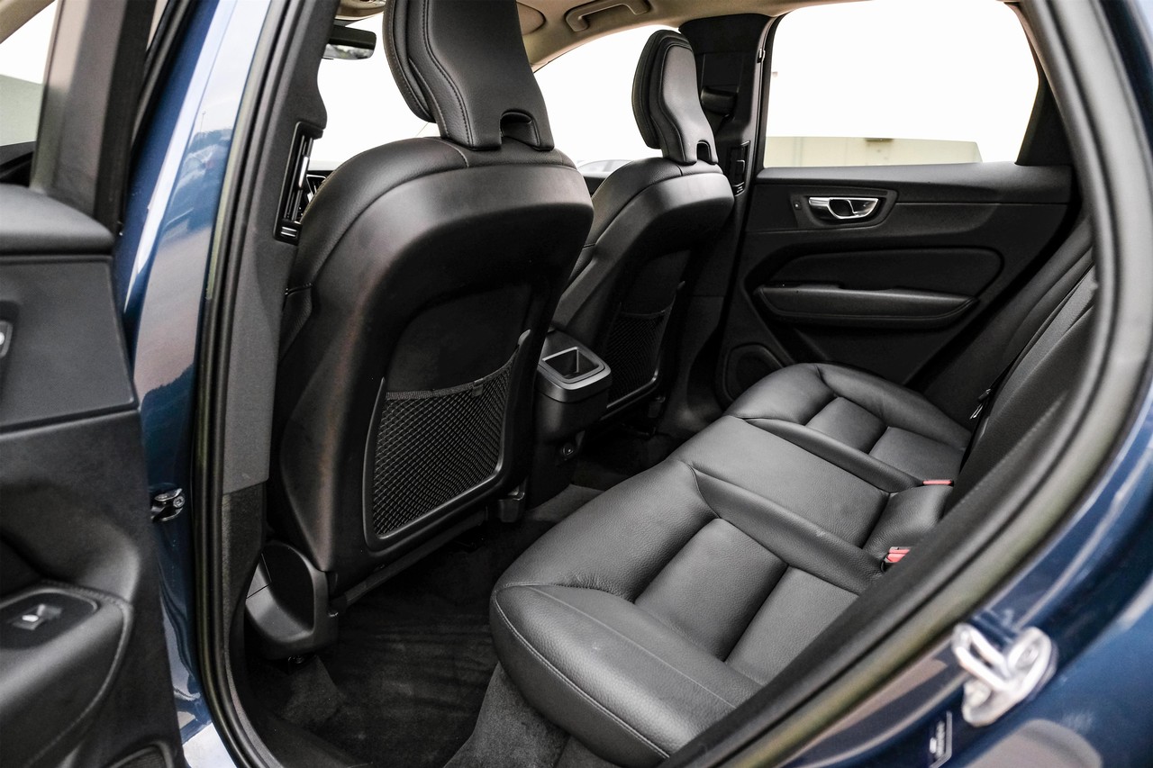 Volvo XC60 Vehicle Main Gallery Image 35