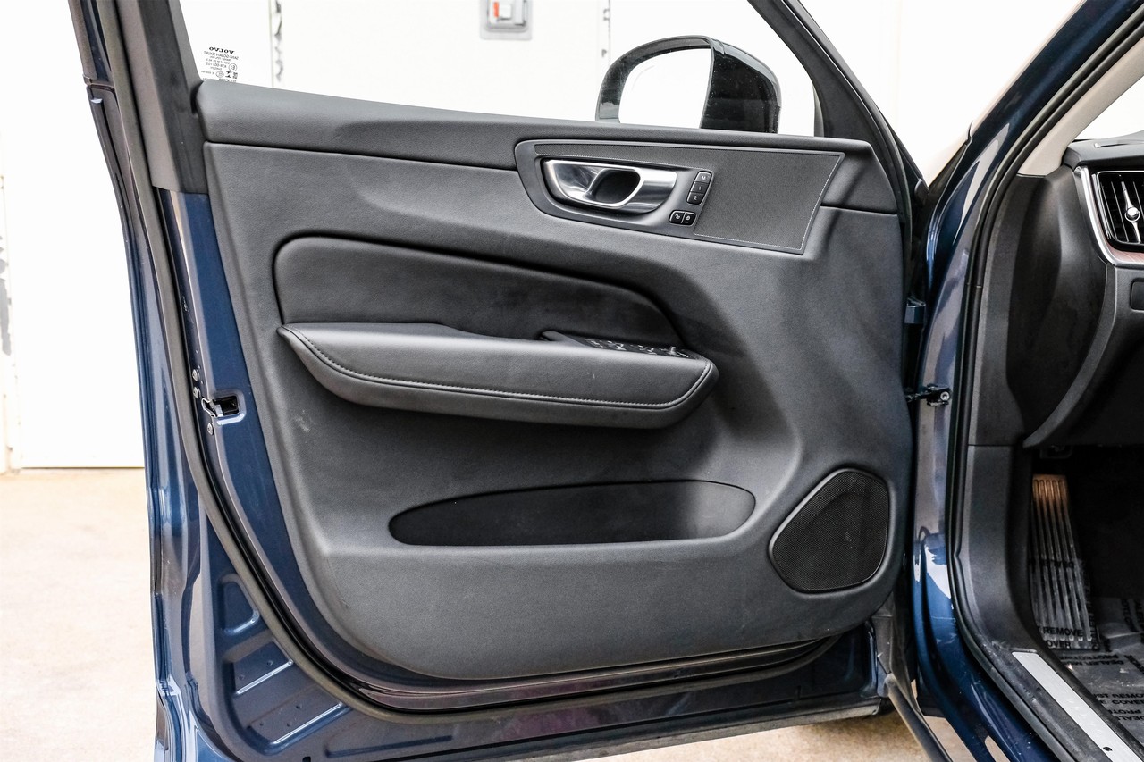 Volvo XC60 Vehicle Main Gallery Image 39