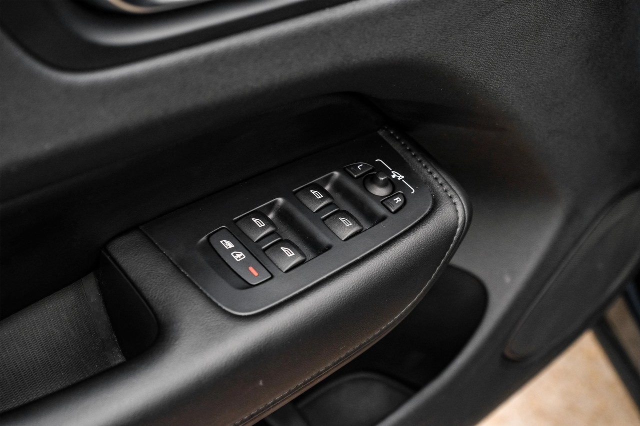 Volvo XC60 Vehicle Main Gallery Image 40