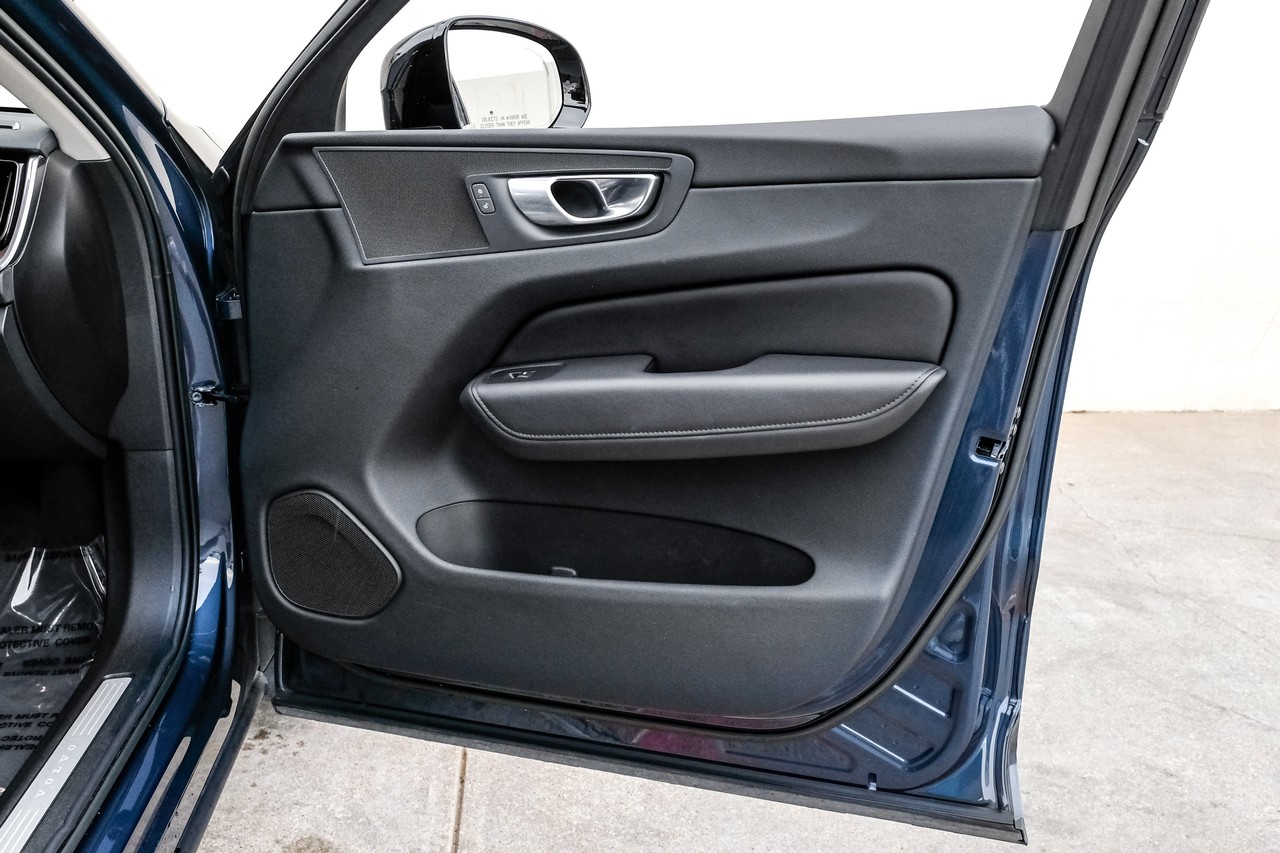 Volvo XC60 Vehicle Main Gallery Image 41