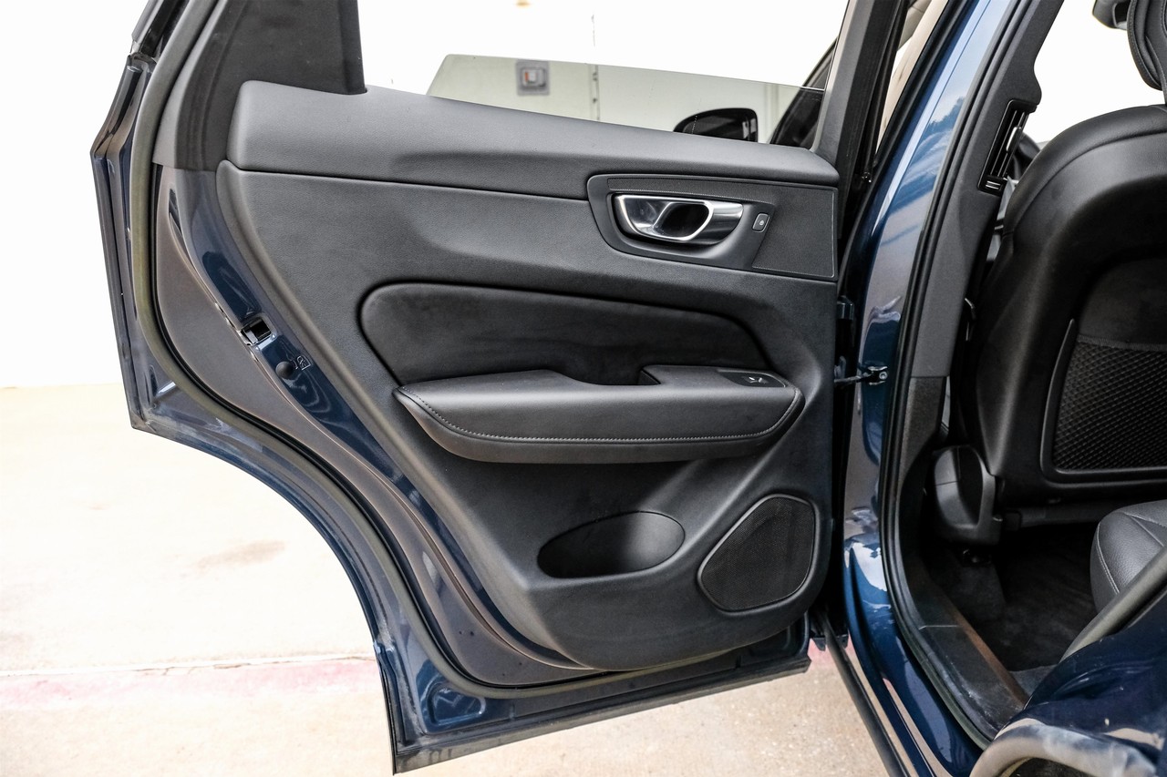 Volvo XC60 Vehicle Main Gallery Image 42