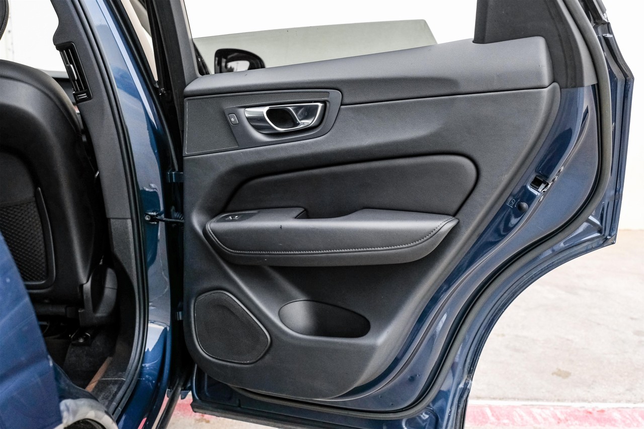 Volvo XC60 Vehicle Main Gallery Image 43