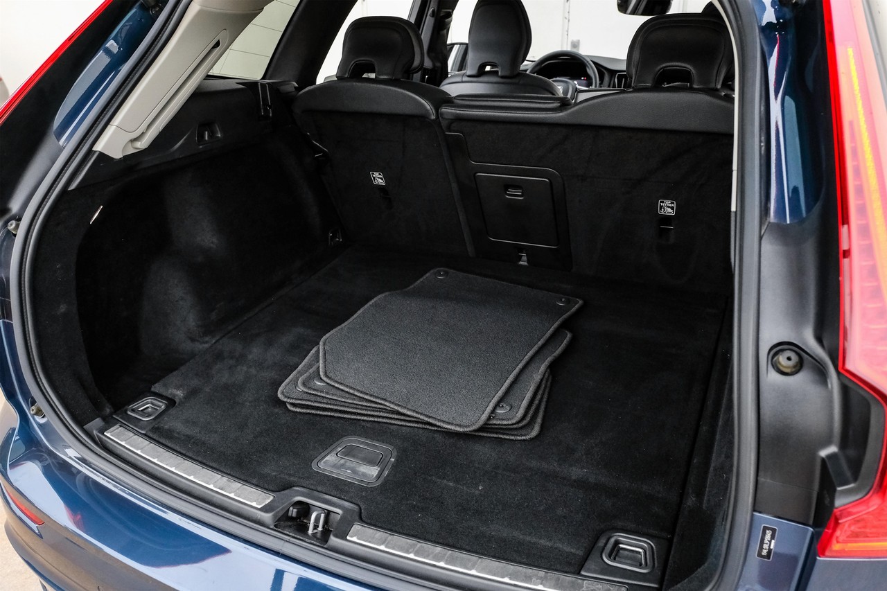 Volvo XC60 Vehicle Main Gallery Image 46