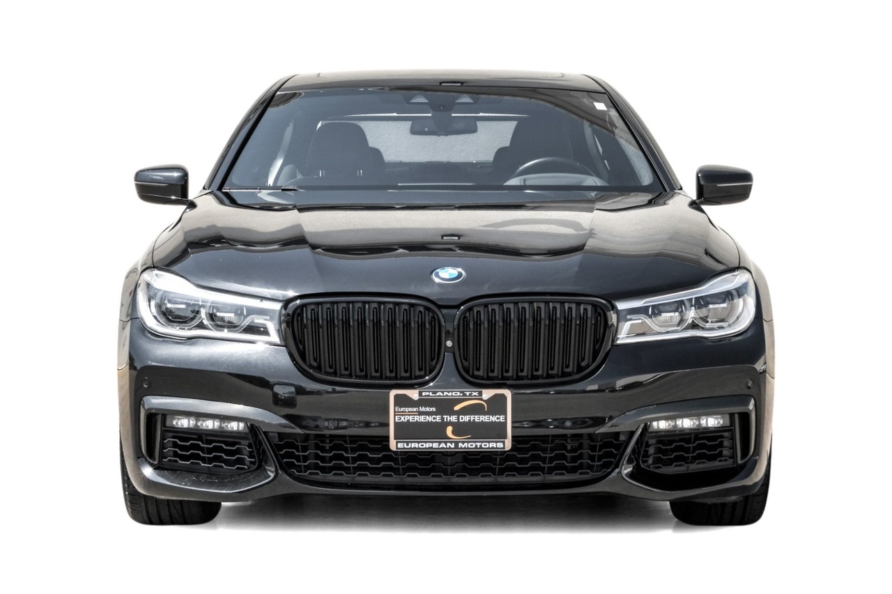 BMW 750i xDrive Vehicle Main Gallery Image 06