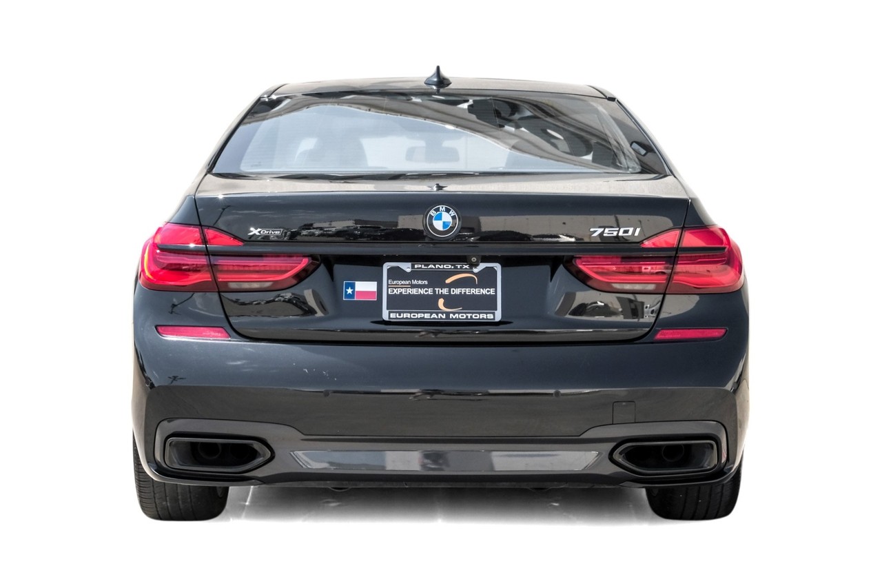 BMW 750i xDrive Vehicle Main Gallery Image 10