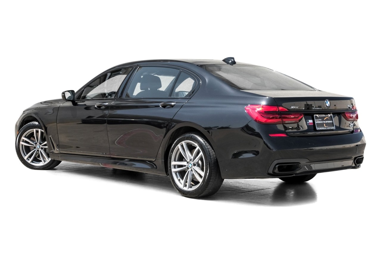 BMW 750i xDrive Vehicle Main Gallery Image 11