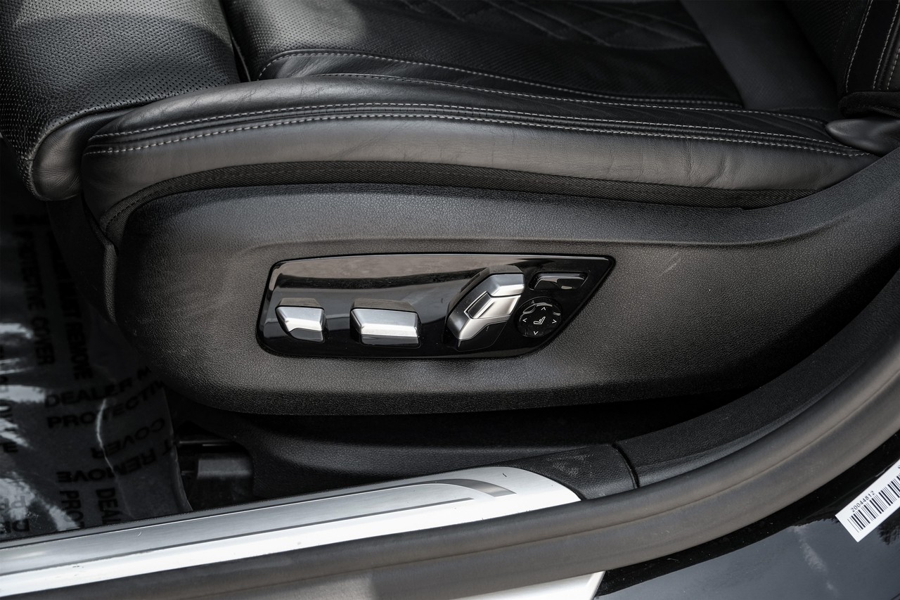 BMW 750i xDrive Vehicle Main Gallery Image 28