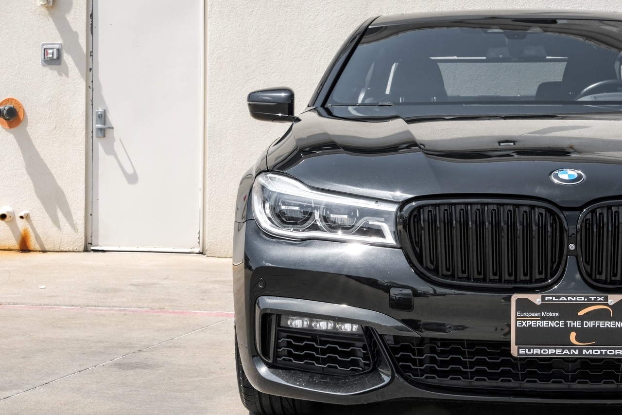 BMW 750i xDrive Vehicle Main Gallery Image 41