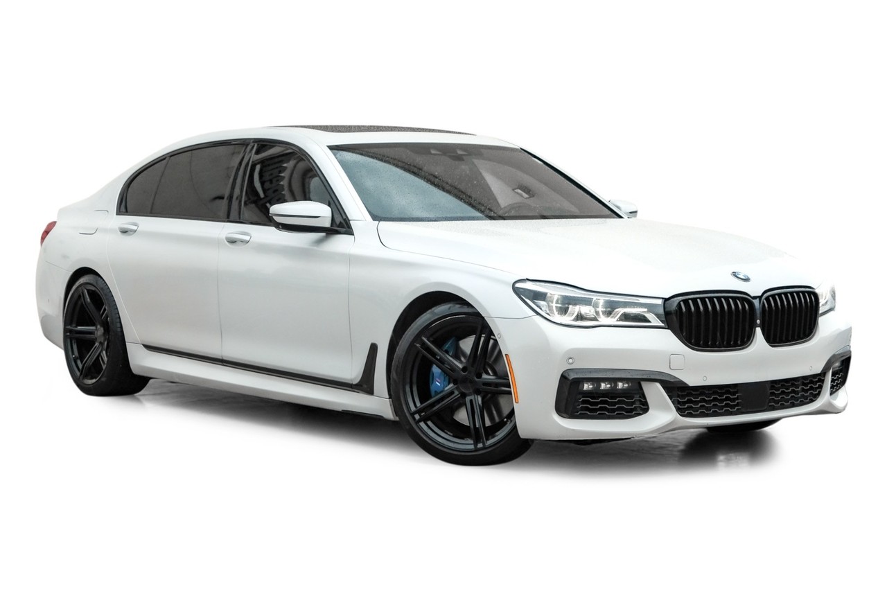 BMW 750i Vehicle Main Gallery Image 07