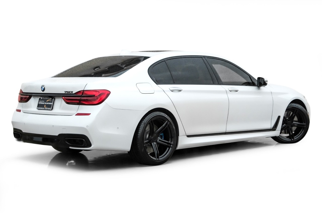 BMW 750i Vehicle Main Gallery Image 09