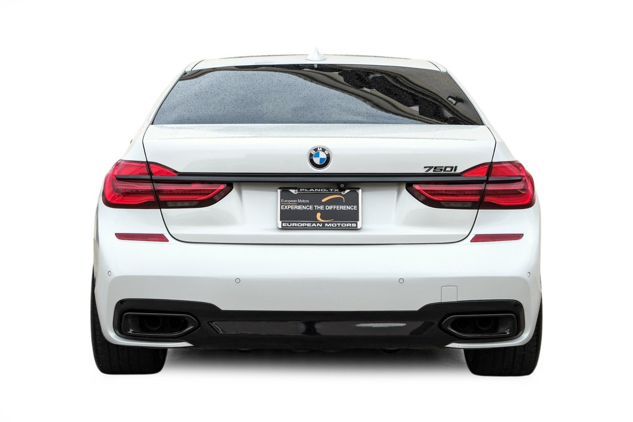 BMW 750i Vehicle Main Gallery Image 10