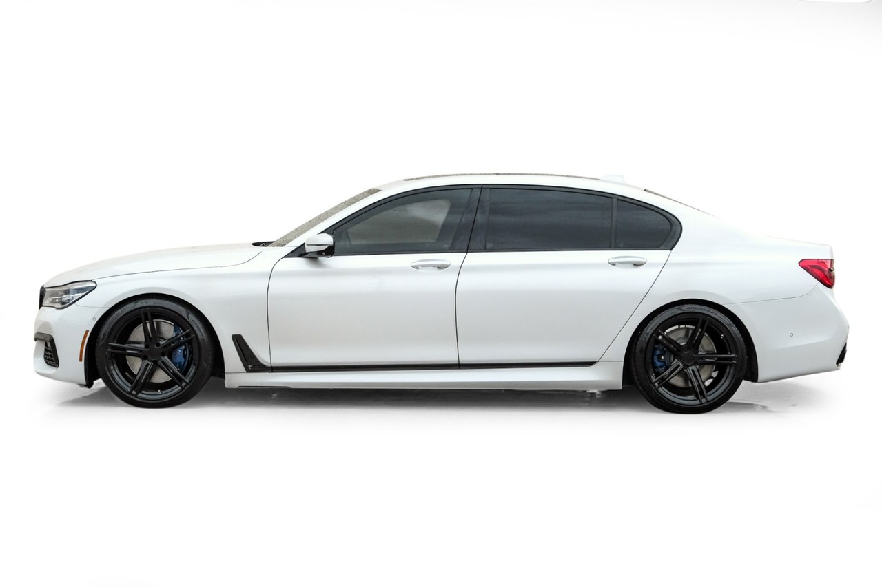 BMW 750i Vehicle Main Gallery Image 12