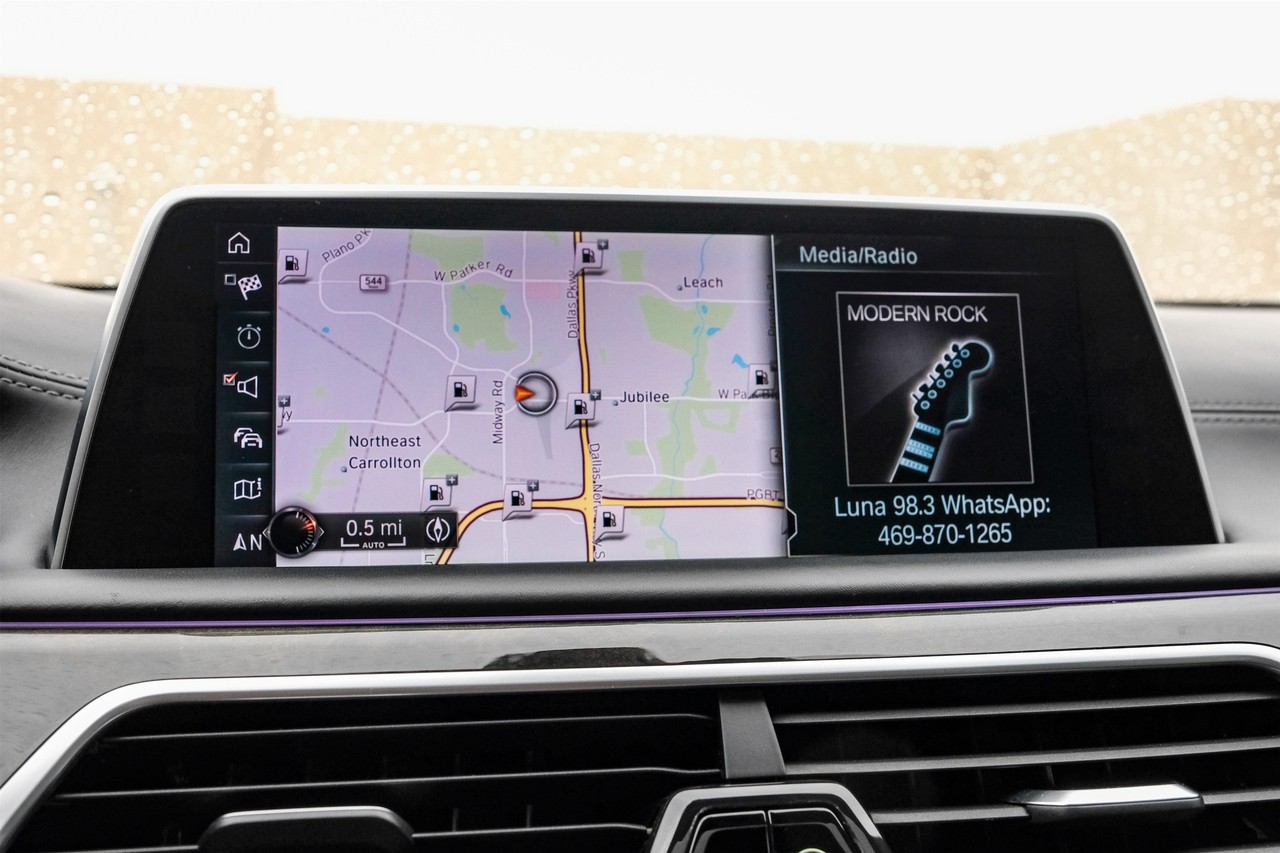 BMW 750i Vehicle Main Gallery Image 23