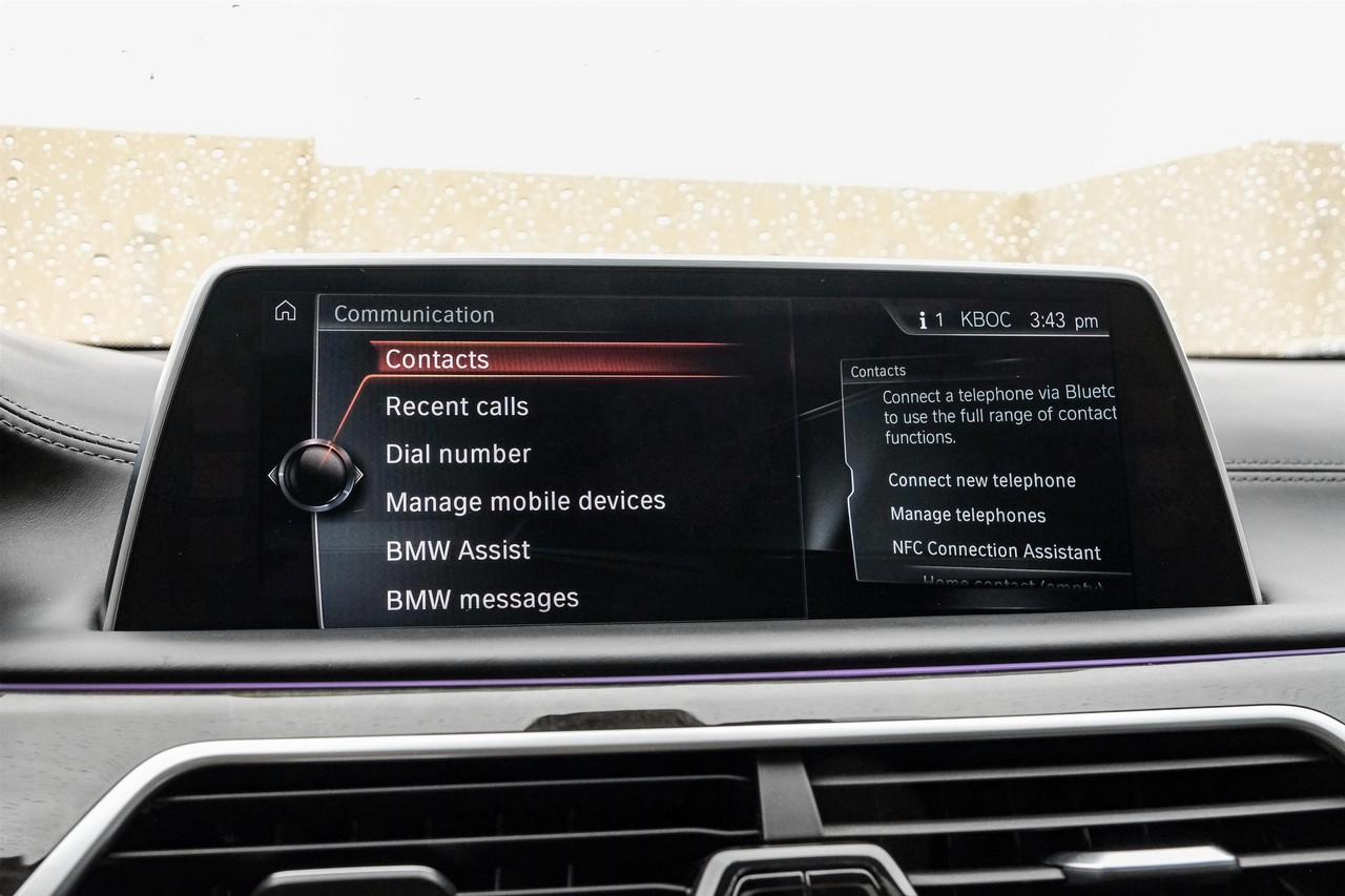 BMW 750i Vehicle Main Gallery Image 32