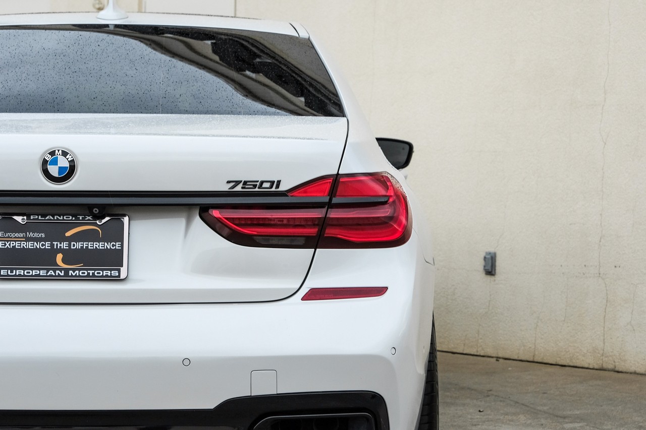 BMW 750i Vehicle Main Gallery Image 47